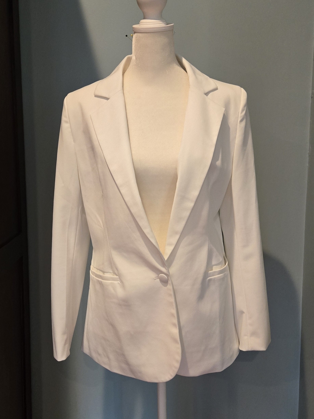 Classic White Single-Button Tailored Blazer